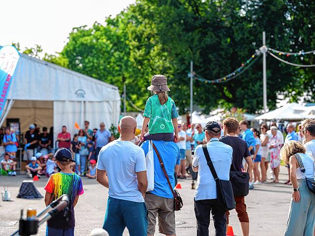Bild 27: Kulturufer in Friedrichshafen: Buntes Treiben am Tag (Teil 1)