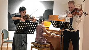 Fulminantes Trio: Pianistin Yuki Ohira und Kaoru Yamamoto mit Geiger Markus Kern ergänzt. Foto: Karin Steinebrunner