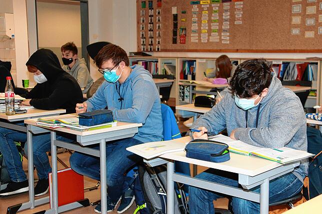 Dicker Pullover und Mund-Nasen-Schutz gehört für die Schüler der Gemeinschaftsschule Mönchweiler jetzt zur unverzichtbaren Ausstattung.