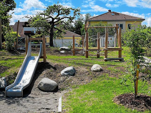Gut eingebettet in das Wohngebiet ist der Spielplatz im Löhnen. Er wurde jetzt komplett erneuert.