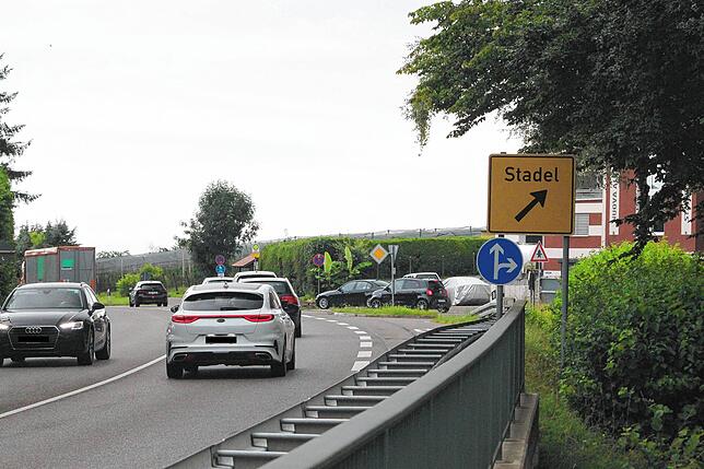 Auf der B 33 bei der Markdorfer Ortschaft Stadel ist eine Höchstgeschwindigkeit von 100 Stundenkilometern erlaubt. Die Stadtverwaltung ...
