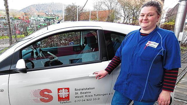 Marina Butschle und weitere Mitarbeiterinnen und Mitarbeiter der Sozialstation werden auch an Weihnachten im Bereich der ambulanten ...