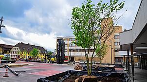 Am Samstag wird der Marktplatz nach zwei Jahren Bauzeit offiziell eingeweiht. Noch sind einige Baustellen offen. Auch müssen in den ...