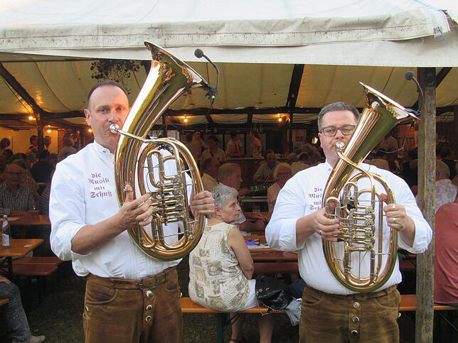 Bild 12: Bilder: Heißes Sommerfest in Engelswies mit Blaskapelle Peng