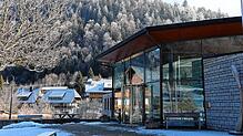 Das Revital Bad St. Blasien–Menzenschwand wurde 2005 eröffnet. Große Fenster, Fassaden und Böden aus Stein, sowie Holzelemente machen ...