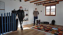 Einen neuen Weg gehen Götz Ertle (Jugendmusikschule) und Tontechniker Martin Thoma. Ab Ostermontag gibt es täglich online ein ...