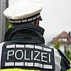 Ein Polizist bei einer Kontrolle. (Symbolbild)