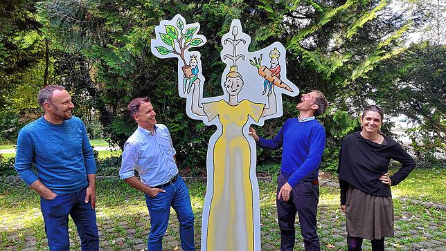 Lecker Karotte: Sie finden, dass Schulmensen zu den Orten gehören, an denen gesunde Ernährung eingeübt werden kann (von links): Jan ...
