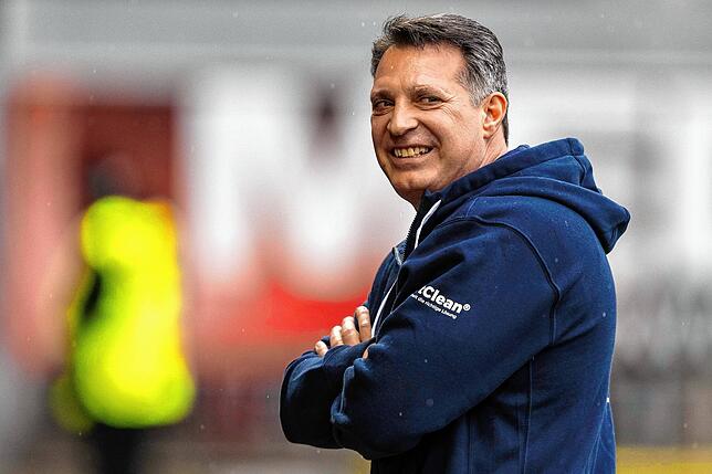 Alois Schwartz bestritt 85 Spiele in der Bundesliga und war anschließend von 1998 bis 2002 in Pfullendorf aktiv, der Profi-Trainer ist ...