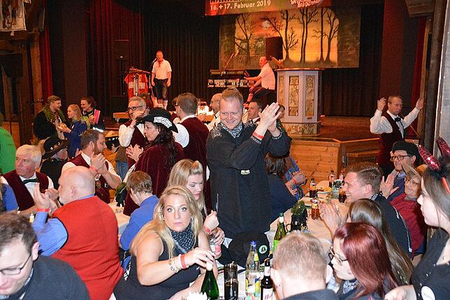 Bild 43: Narrentreffen der Urviecher-Zunft: Bilder vom Bunten Abend