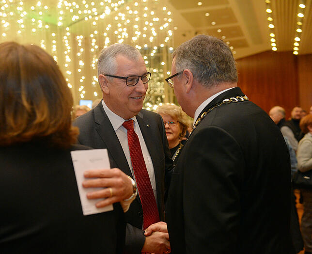 Zeppelin-Chef Peter Gerstmann und Oberbürgermeister Andreas Brand.
