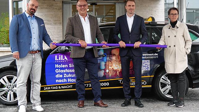 Wollen den Glasfaserausbau flächendeckend in Singen sowie den Ortsteilen und ziehen dafür an einem Strang (von links): Projektleiter ...
