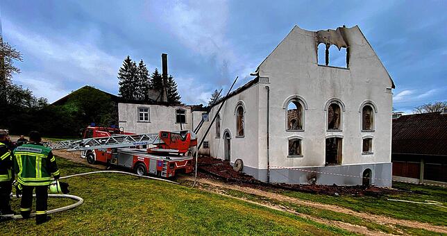Die Ruine der abgebrannten Talmühle.