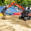 Für ein sicheres Sporterlebnis muss der Sand auf dem Spielfeld zwischen 30 und 35 Zentimeter dick verteilt werden.
