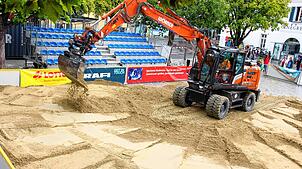 Für ein sicheres Sporterlebnis muss der Sand auf dem Spielfeld zwischen 30 und 35 Zentimeter dick verteilt werden.