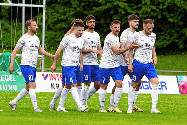 Bild 26: Souveräner 6:1-Erfolg des Tabellenführers FC RW Salem. Wir haben die besten Bilder!