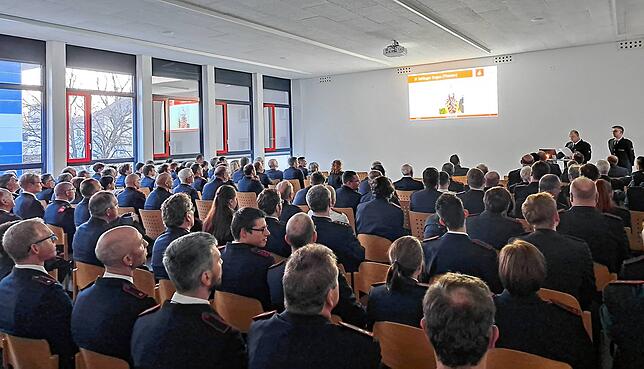 Die diesjährige Hauptversammlung der Feuerwehr Konstanz ist gut besucht.