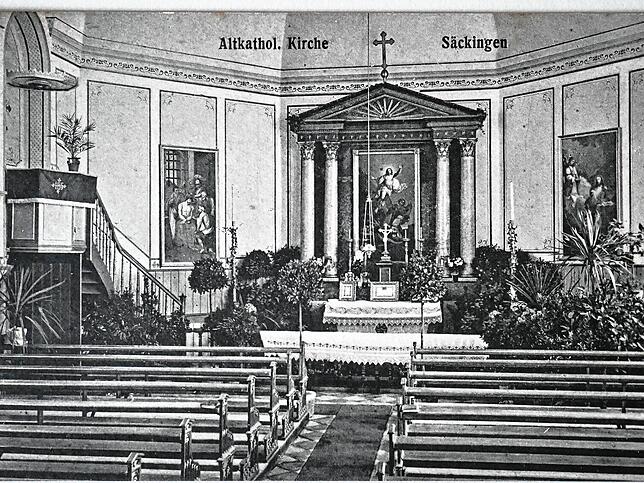 Diese Postkarte zeigt die Innenausstattung der Kirche St. Peter und Paul um das Jahr 1950.