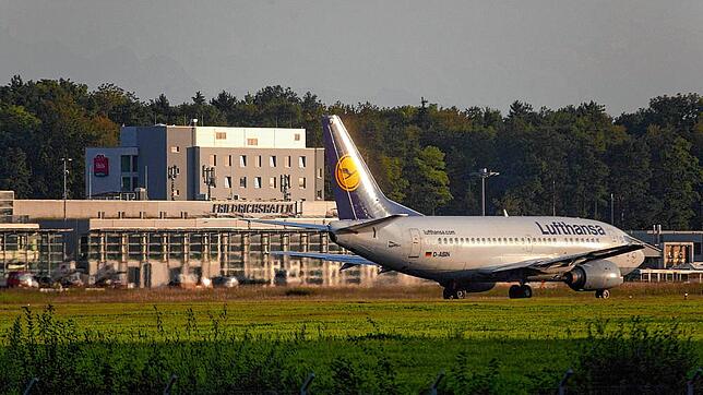Wie geht es mit dem Flughafen Friedrichshafen weiter? Die Kreistagsfraktion der Grünen lässt die Rechtmäßigkeit des Beschlussvorschlags ...