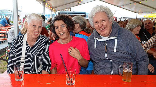 Bild 8: Gute Stimmung beim Hafenfest! Am Wochenende geht es in Staad nochmal rund