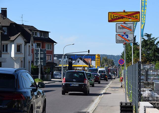 Die Radolfzeller Straße wird vom 13. bis 15. September für den Einbau der Deckschicht gesperrt.