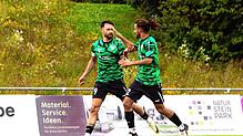 Mit acht Treffern führt der Stockacher Marius Henkel (links, daneben Yusuf Karaman) die Torjägerliste in der Landesliga an. Gegen den ...