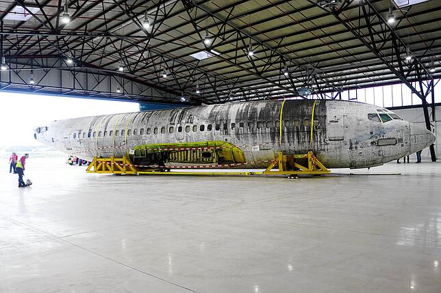 Geschafft: Der Rumpf der „Landshut“ steht in der neuen Halle Q beim Flughafen Friedrichshafen. Die ehemalige Lufthansa-Maschine, die ...