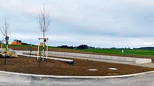 Die Fläche, die künftig der Quartiersplatz im Baugebiet Röschberg-Süd sein soll. Doch wie wird sie genutzt? Zumindest die Rasenfläche ...