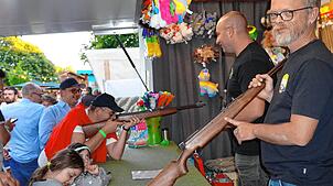 Bild : Hunderte Besucher genossen das 52. Bermatinger Weinfest