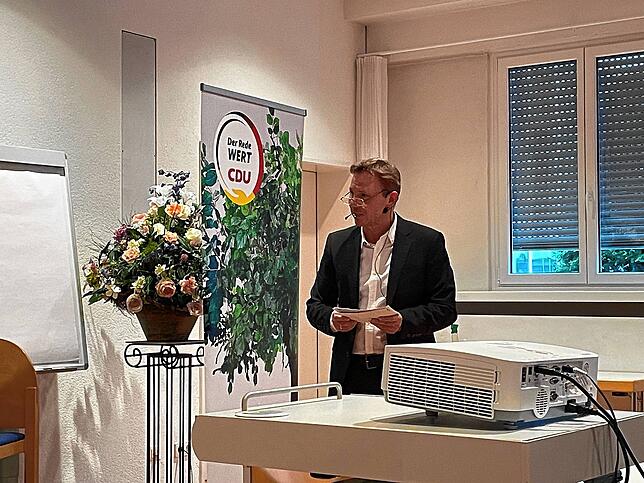 Moderator Tobias Herrmann