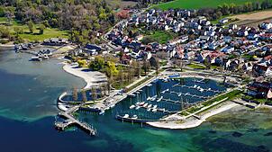 Schwerpunktmäßig soll die Übung der Bundeswehr im Raum Uhldingen stattfinden. Hier eine Luftaufnahme auf den Unteruhldinger Hafen aus ...