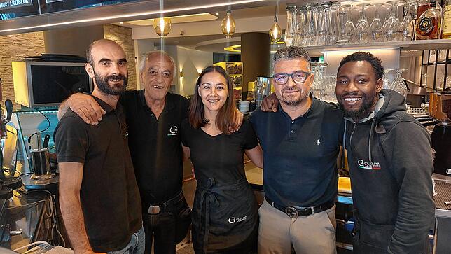 Arsim Djemailji, Salvatore Figliuzzi, Leonora Shala, Massimiliano Gianotti und Dickson Agho vom Eiscafe Gianotti am Schwenninger ...