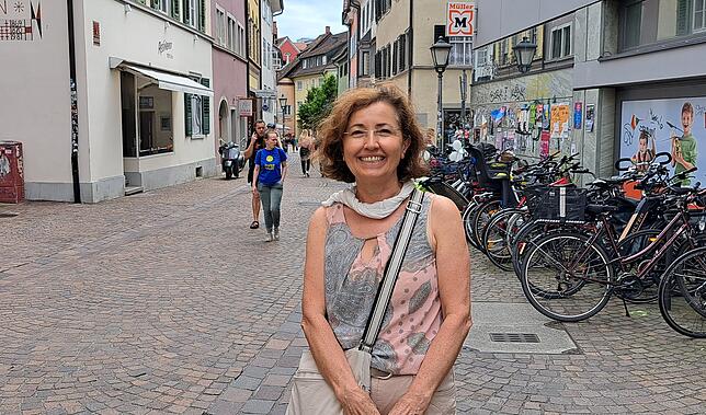 Zübeyde Saydam aus Konstanz hat gerade eine Tasche im Depot gekauft – sie würde den Deko-Laden in der Innenstadt vermissen.