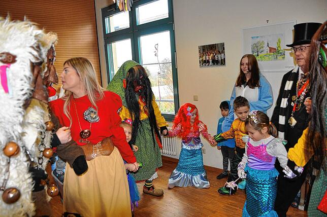Bild 33: Narren befreien Kindergartenkinder in Hepbach und Leimbach – Die schönsten Bilder!