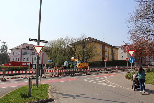 Frühjahr 2017: Ende März beginnen die Arbeiten in der Ehlersstraße. Zwischen Ailinger- und Hadwigstraße ist zunächst eine halbseitige ...