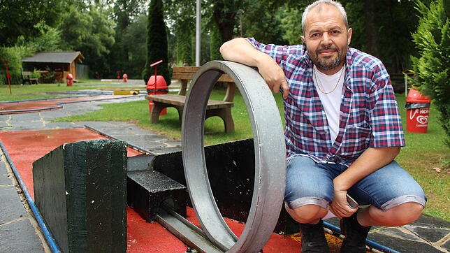 Güney "Chicco" Birdüzer ist Pächter des Minigolfplatzes, Kiosks und Parkrestaurants mitsamt Biergarten. Zu seiner Freude soll die in die ...