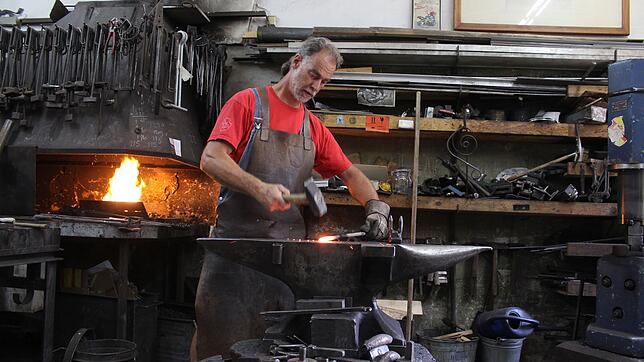 Die Erweiterung des Gewerbegebietes in Salem-Neufrach ist gegenwärtig ein heißes Eisen im Salemer Komunalwahlk. Der Salemer Kunstschmied ...