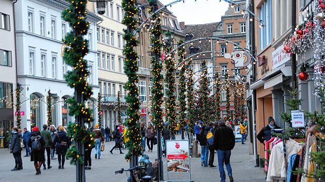 Blick Richtung Kaiserbrunnen zur Mittagszeit des ersten Adventssamstags. Normalerweise laden hier viele Buden zum stimmungsvollen ...