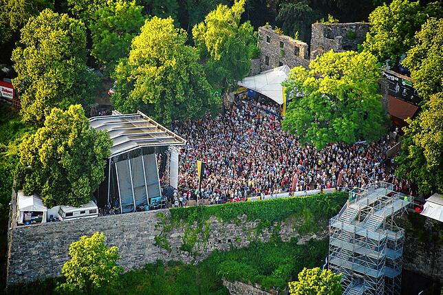 Das Singener Hohentwiel-Festival mit seiner einmaligen Lage auf der Burgruine Hohentwiel ist jedes Jahr aufs Neue ein großer Besuchermagnet.