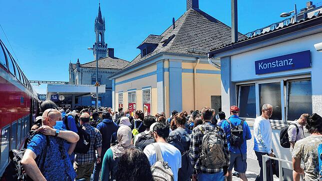 Auch der Bahnhof in Konstanz war hoffnungslos überfüllt