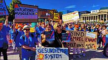 32 Mitarbeiter waren bei der Demonstration der Kliniken in Baden-Württemberg auf dem Stuttgarter Schlossplatz dabei.