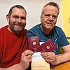 Jetzt kann die Reise voller Hoffnung losgehen: Jürgen Engler (rechts) und sein Mann Daniel fliegen in wenigen Tagen zur ...