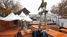 Nur bis zur Höschengrenze war die Alte Nixe (links) des Lenkbrunnens auf dem Überlinger Landungsplatz bis zum Wochenende vom 30. ...