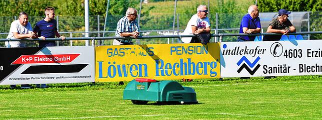 Rasen bestens in Schuss: Es liegt nicht nur an der Pflege – wie hier bei der Partie gegen den FC RW Weilheim – durch den ...
