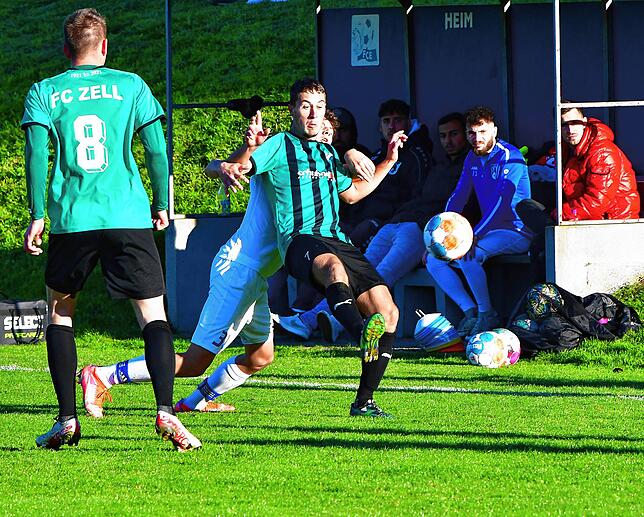 Bild 16: FC Zell übernimmt mit dem 2:1 beim FC Erzingen die Tabellenführung &ndash; und wir haben die Bilder!
