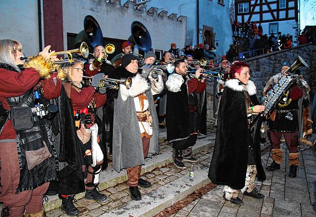 Bild 15: Mitreißende Guggenmusik bestimmte das 20- jährigen Jubiläum der „Brändbach Hupä“ in Bräunlingen.