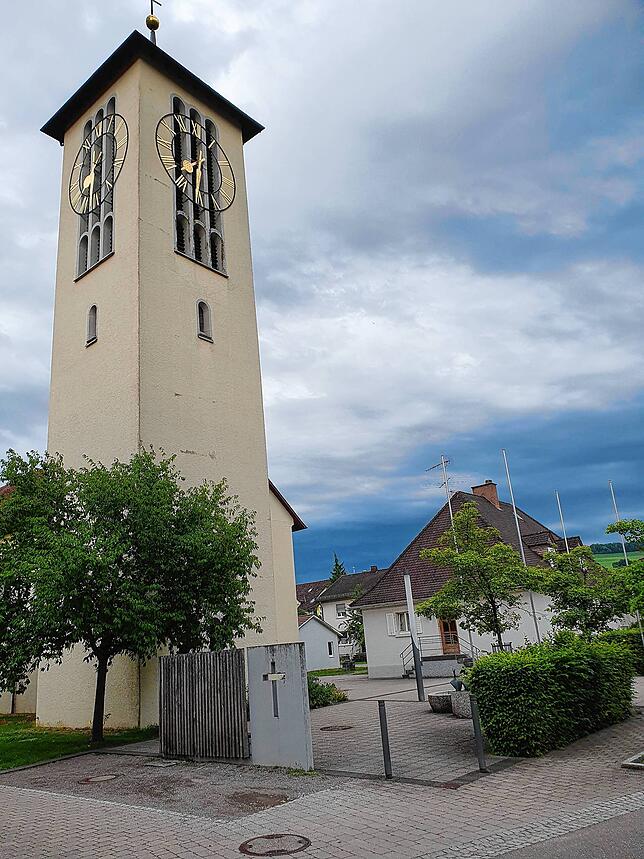 Die katholische Kirchengemeinde Wutöschingen erhielt erst 1955 ihre eigene Kirche, der Turm wurde sogar erst ein Jahr später gebaut.