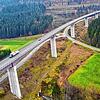 Neben der bestehenden &ndash; hier eine Aufnahme von Novmeber 2022 &ndash; soll eine zweite Brücke über das Gauchachtal entstehen. Das ...