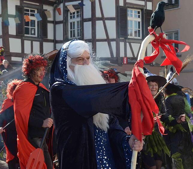 Nicht von Oz, sondern vom Ochsenbach, genauer: von Markorf kommt der große Zauberer (Bürgermeister Georg Riedmann), der fürs Hexenwerk ...