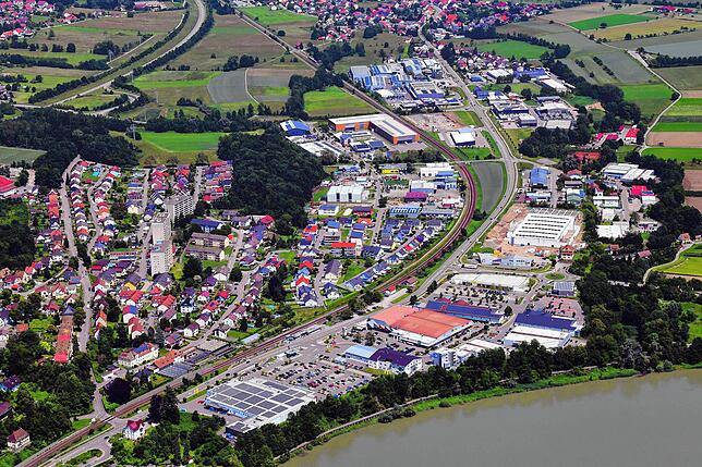 Der Laufenpark 2021. Im Vordergrund ist das E-Center zu erkennen, in der Bildmitte rechts der damals noch im Bau befindliche ...
